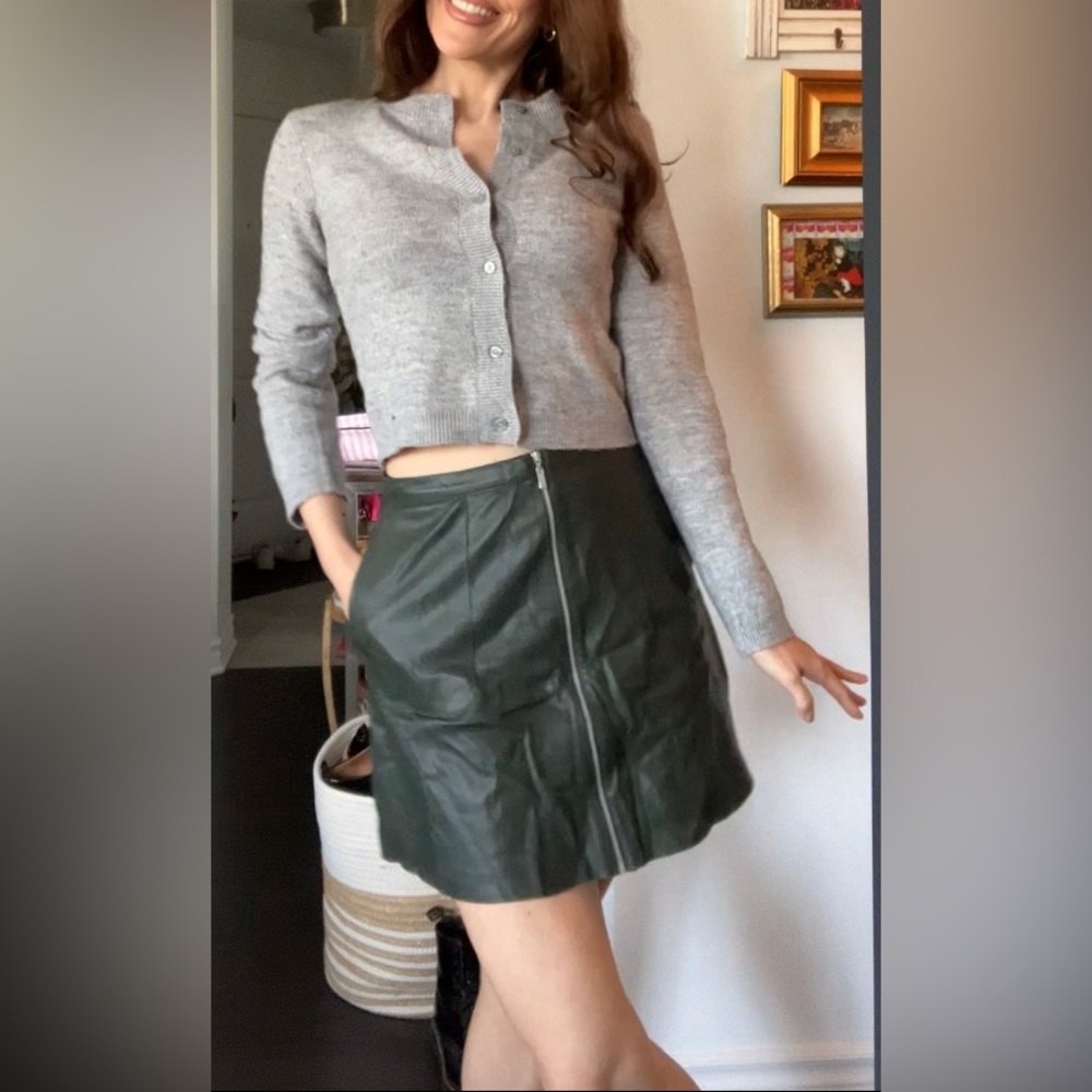 Faux leather side pocket green skirt - Picture 10 of 12